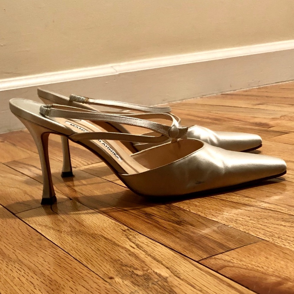 Manolo Blahnik Elegant diagonal strap Silver Heels size 8 - Picture 3 of 5